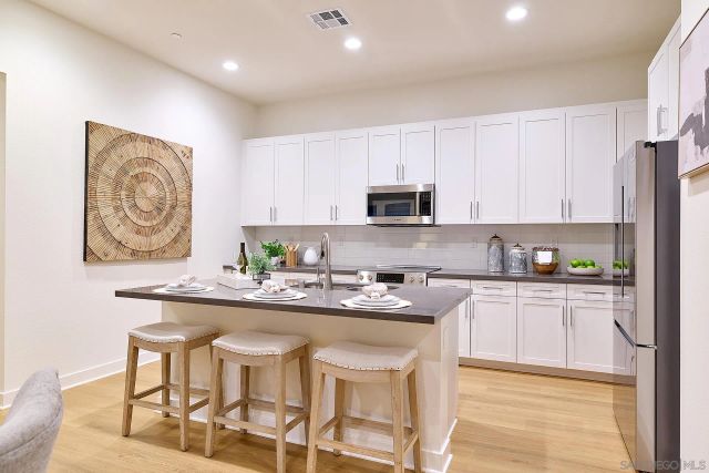 793 Michael Ct, Vista, CA 92081