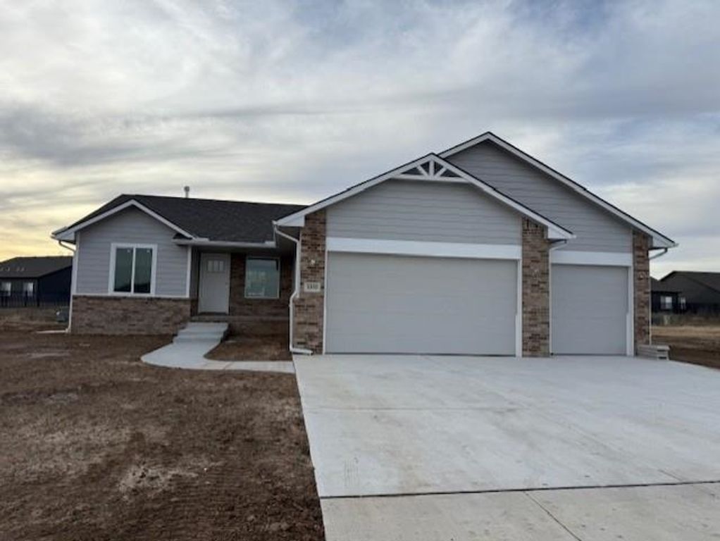 2333 S Saddle Cir, Wichita, KS 67235