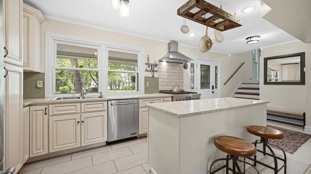 916 N County Line Road, Westville, IN 46391