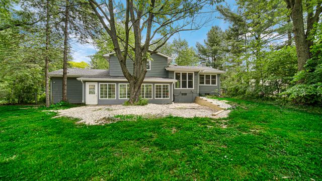 916 N County Line Road, Westville, IN 46391