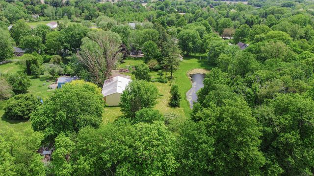 916 N County Line Road, Westville, IN 46391
