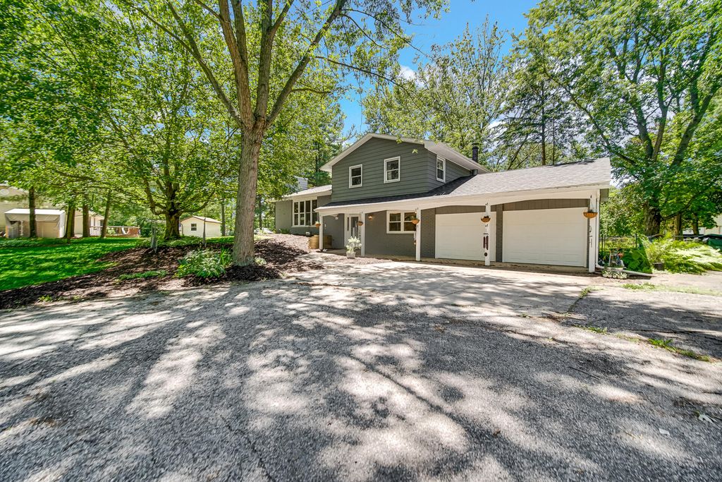 916 N County Line Road, Westville, IN 46391