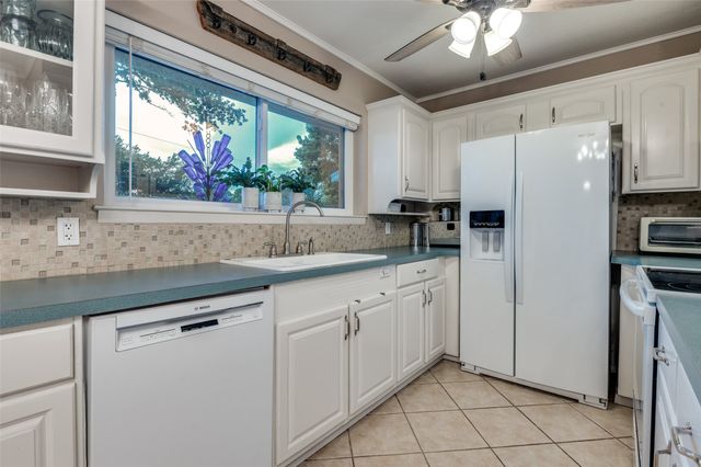 1229 Brookside Drive, Hurst, TX 76053