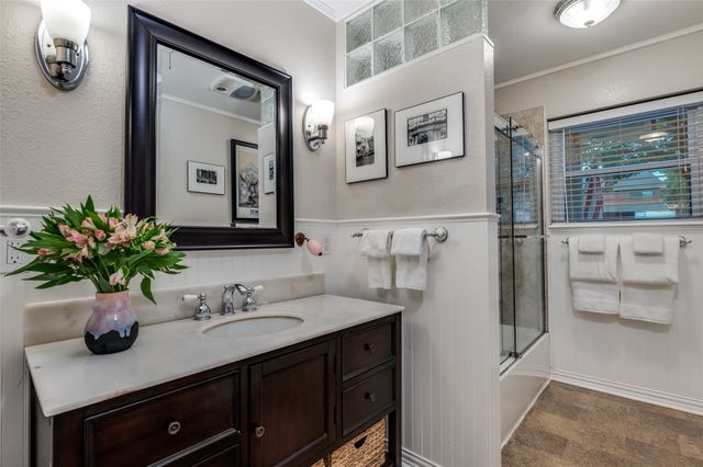 1229 Brookside Drive, Hurst, TX 76053