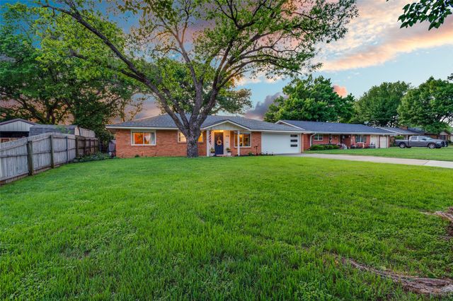 1229 Brookside Drive, Hurst, TX 76053