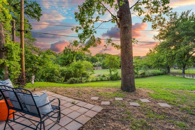 1229 Brookside Drive, Hurst, TX 76053