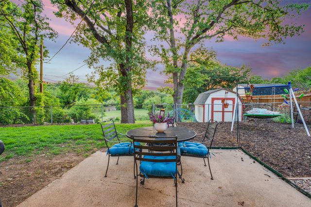 1229 Brookside Drive, Hurst, TX 76053