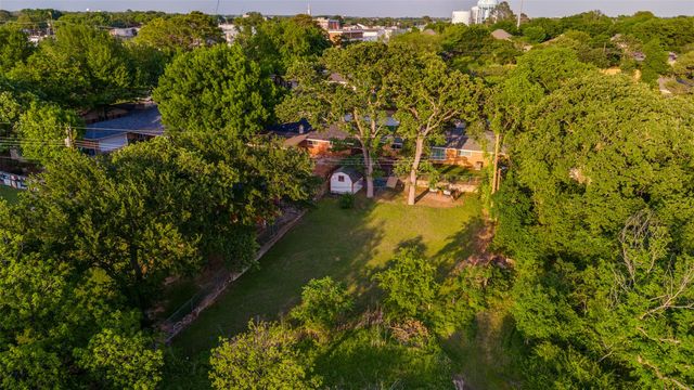 1229 Brookside Drive, Hurst, TX 76053