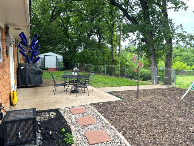 1229 Brookside Drive, Hurst, TX 76053