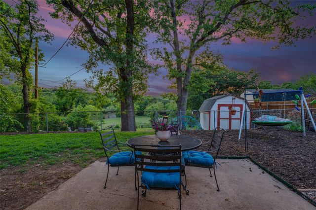 1229 Brookside Drive, Hurst, TX 76053