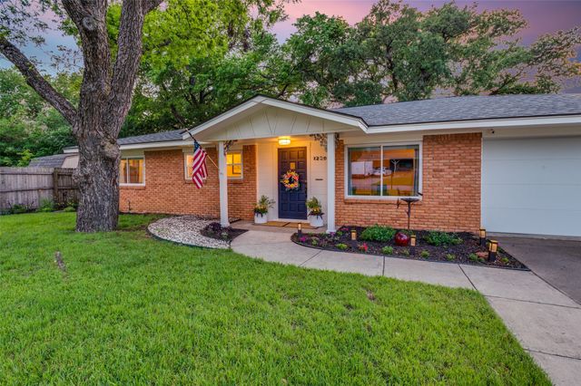 1229 Brookside Drive, Hurst, TX 76053