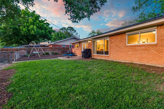 1229 Brookside Drive, Hurst, TX 76053