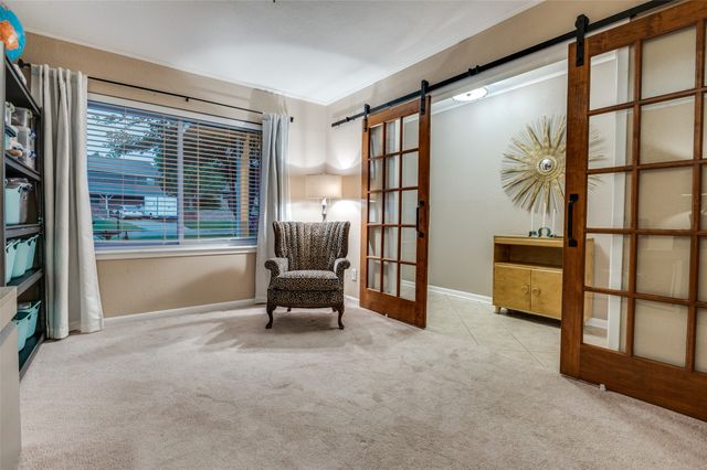 1229 Brookside Drive, Hurst, TX 76053