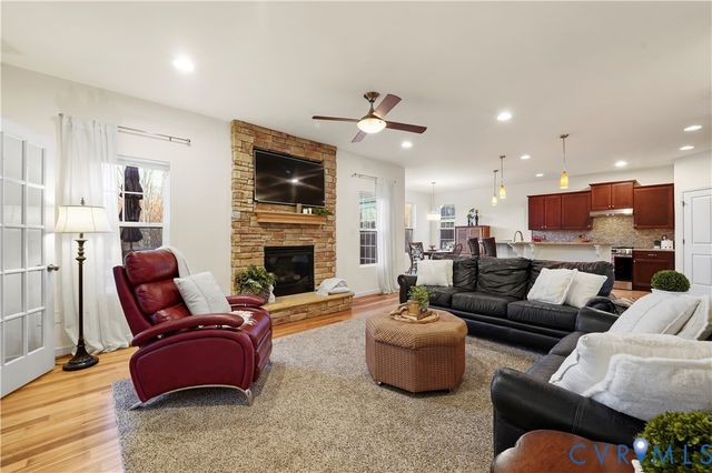 2107 Thorncrag Ln, Midlothian, VA 23112