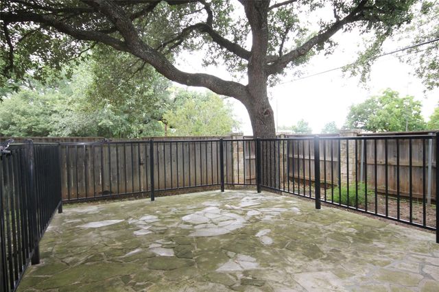 11558 Spicewood PKWY 13, Austin, TX 78750