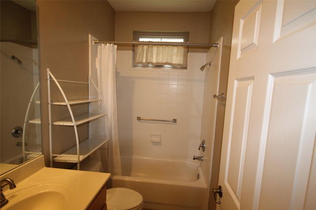 11558 Spicewood PKWY 13, Austin, TX 78750