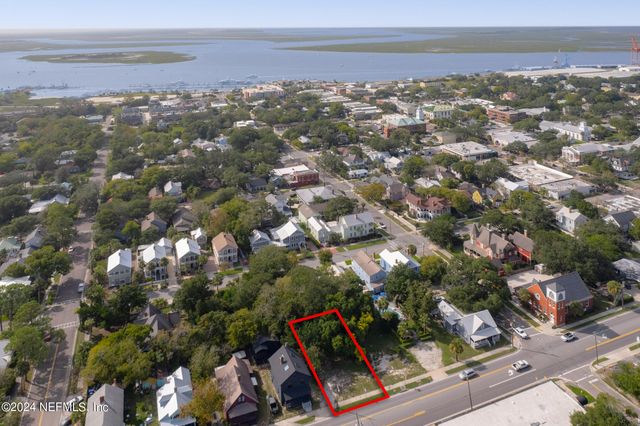 111 S 8TH Street, Fernandina Beach, FL 32034