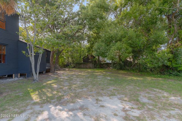 111 S 8TH Street, Fernandina Beach, FL 32034