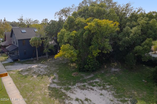 111 S 8TH Street, Fernandina Beach, FL 32034