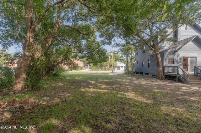 111 S 8TH Street, Fernandina Beach, FL 32034