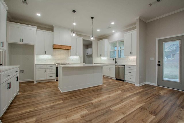 1616 Secretariat Way, Searcy, AR 72143