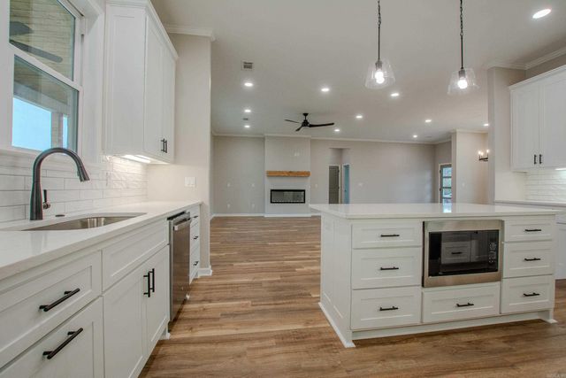 1616 Secretariat Way, Searcy, AR 72143