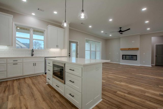 1616 Secretariat Way, Searcy, AR 72143