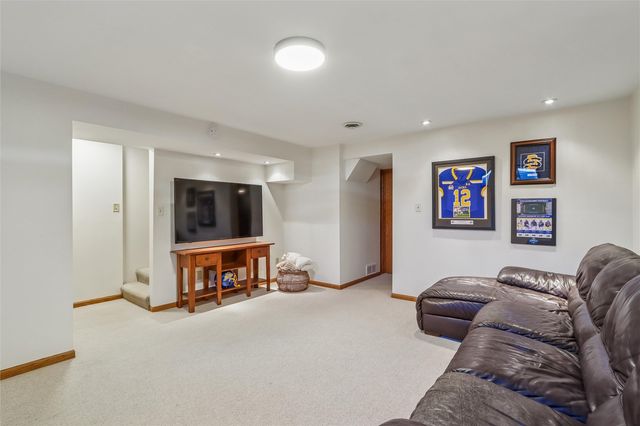 5020 Erin NE, Cedar Rapids, IA 52411