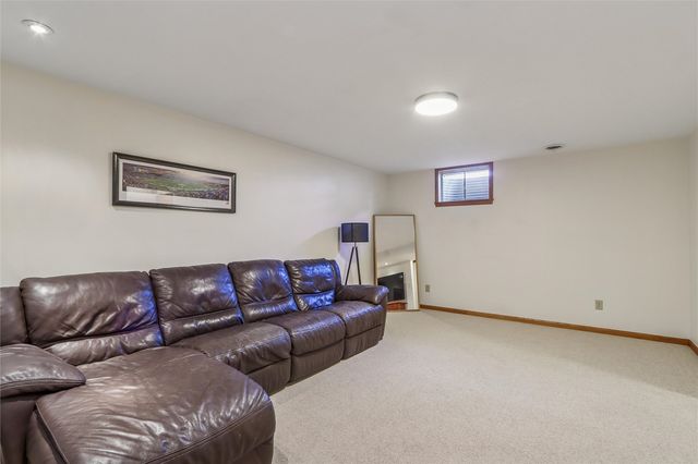 5020 Erin NE, Cedar Rapids, IA 52411