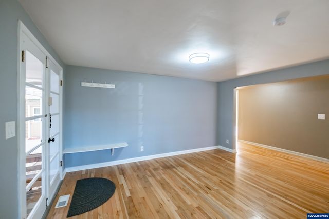 135 S 21st St, Philomath, OR 97370