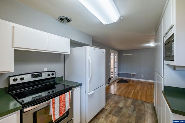 135 S 21st St, Philomath, OR 97370