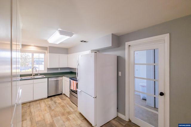 135 S 21st St, Philomath, OR 97370