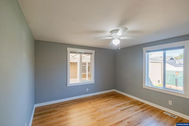 135 S 21st St, Philomath, OR 97370