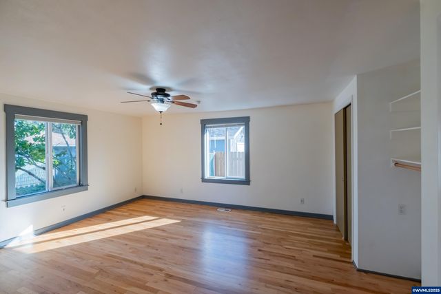 135 S 21st St, Philomath, OR 97370