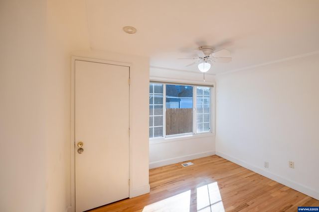 135 S 21st St, Philomath, OR 97370