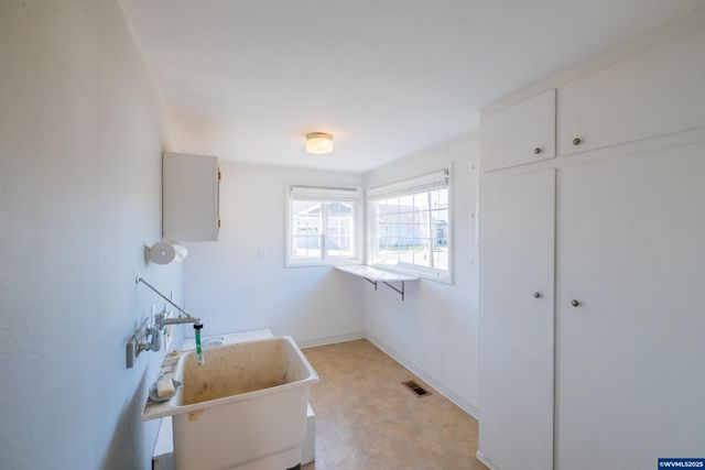 135 S 21st St, Philomath, OR 97370