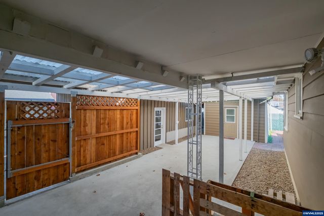 135 S 21st St, Philomath, OR 97370