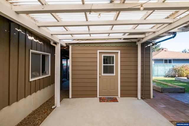 135 S 21st St, Philomath, OR 97370