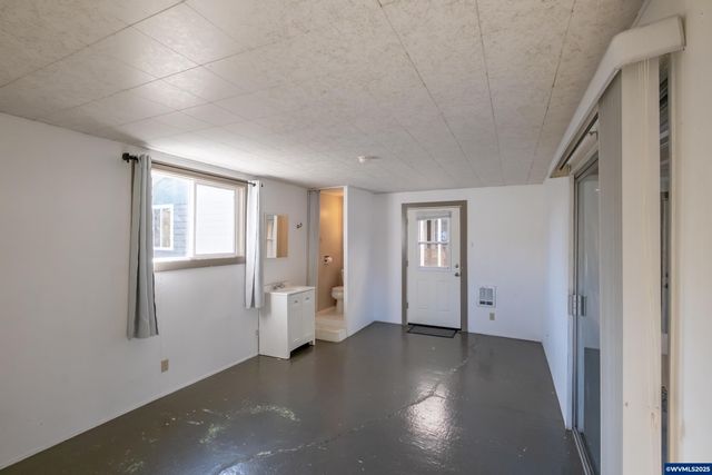 135 S 21st St, Philomath, OR 97370