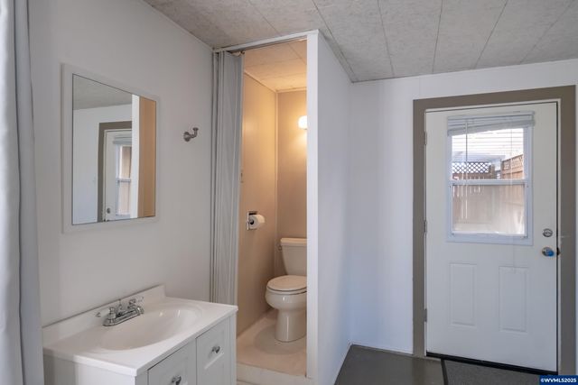 135 S 21st St, Philomath, OR 97370