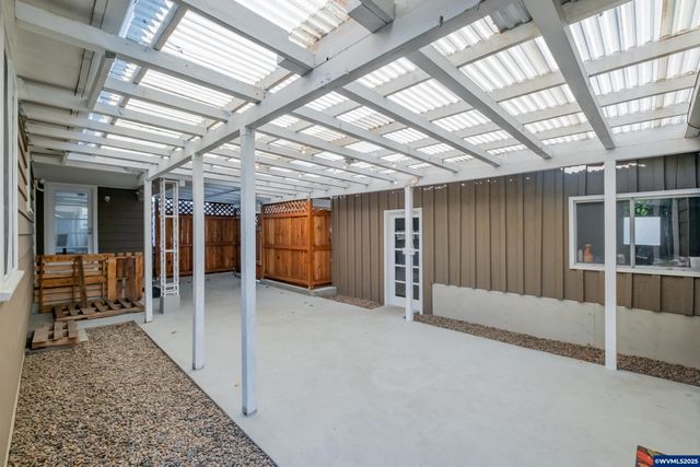 135 S 21st St, Philomath, OR 97370