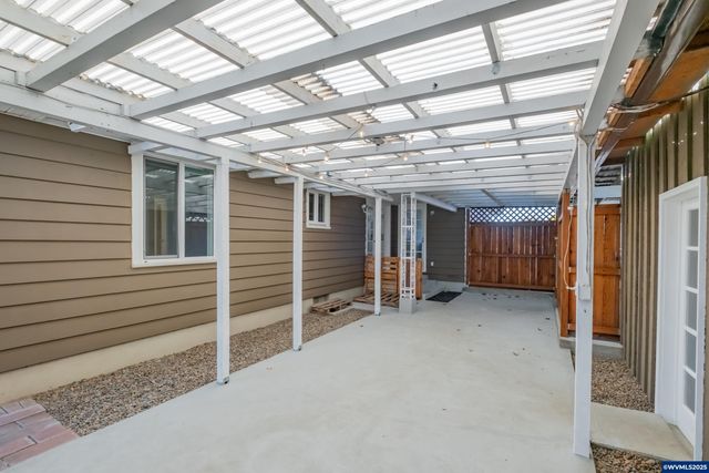 135 S 21st St, Philomath, OR 97370