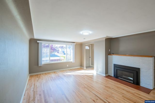 135 S 21st St, Philomath, OR 97370