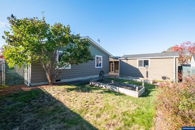135 S 21st St, Philomath, OR 97370