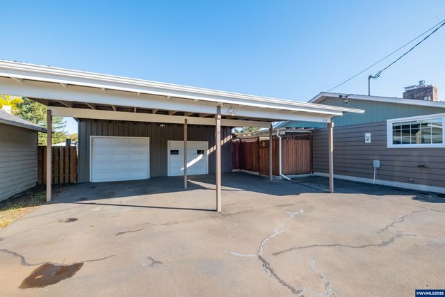 135 S 21st St, Philomath, OR 97370