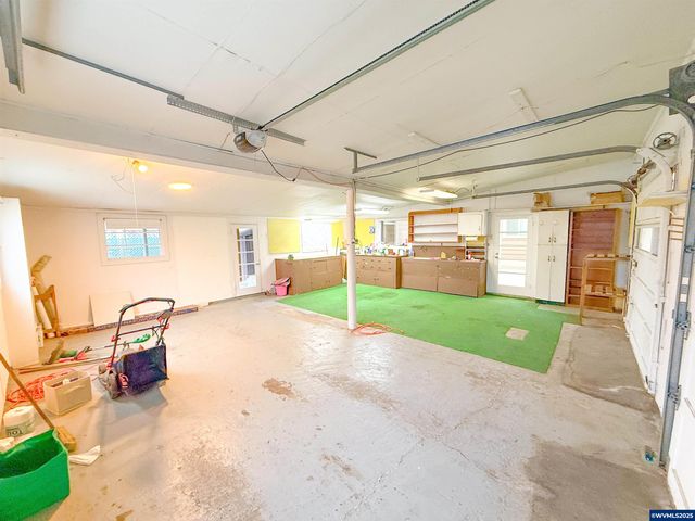 135 S 21st St, Philomath, OR 97370