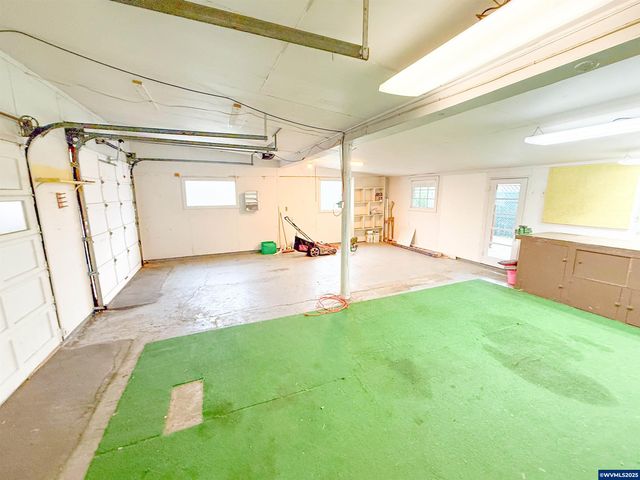 135 S 21st St, Philomath, OR 97370