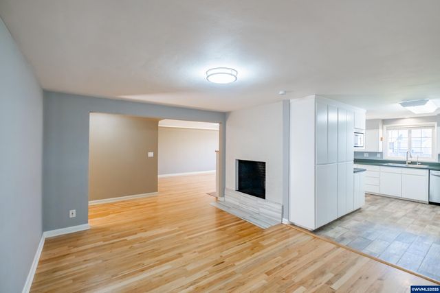 135 S 21st St, Philomath, OR 97370