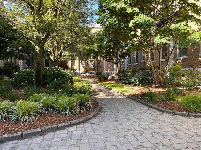 854 Massachusetts Ave 4, Cambridge, MA 02139
