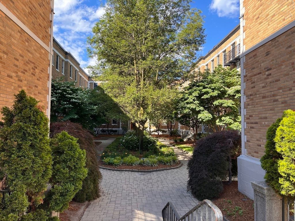 854 Massachusetts Ave 4, Cambridge, MA 02139